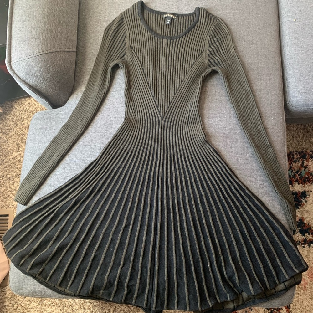 Black & green long sleeve dress